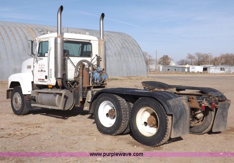 image for item F6399 1999 Mack CH613 semi truck