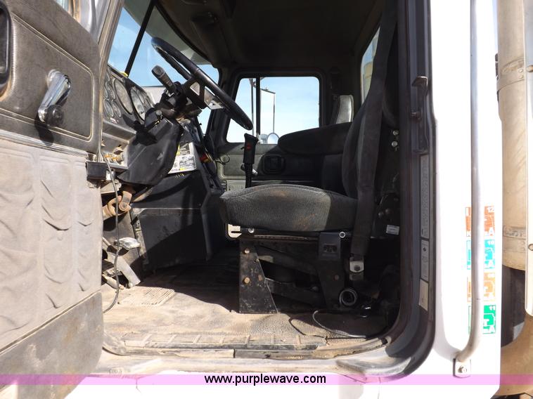 image for item F6399 1999 Mack CH613 semi truck