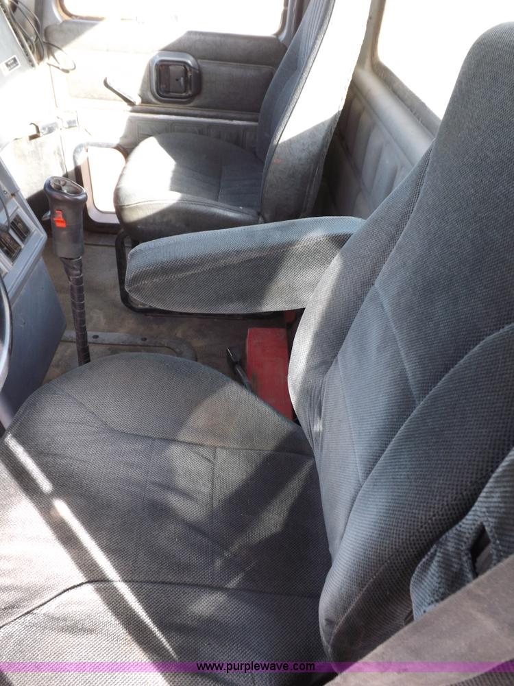 image for item F6399 1999 Mack CH613 semi truck