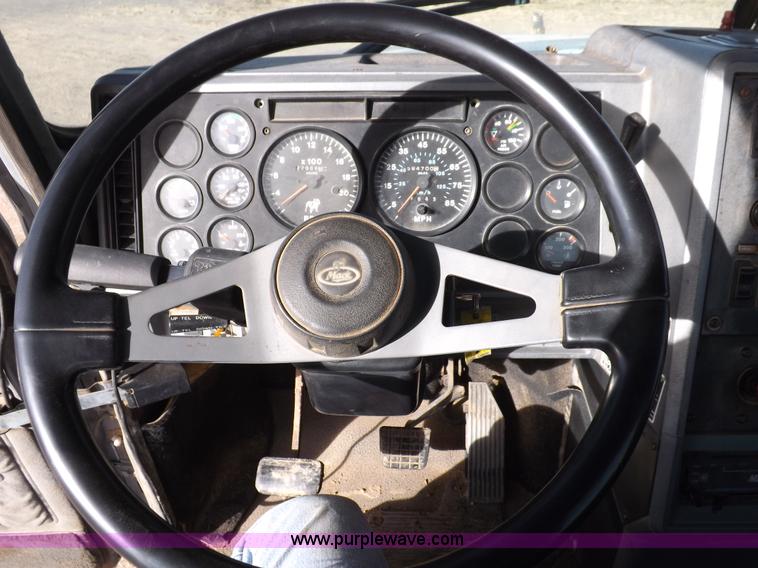 image for item F6399 1999 Mack CH613 semi truck