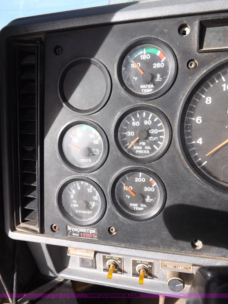 image for item F6399 1999 Mack CH613 semi truck