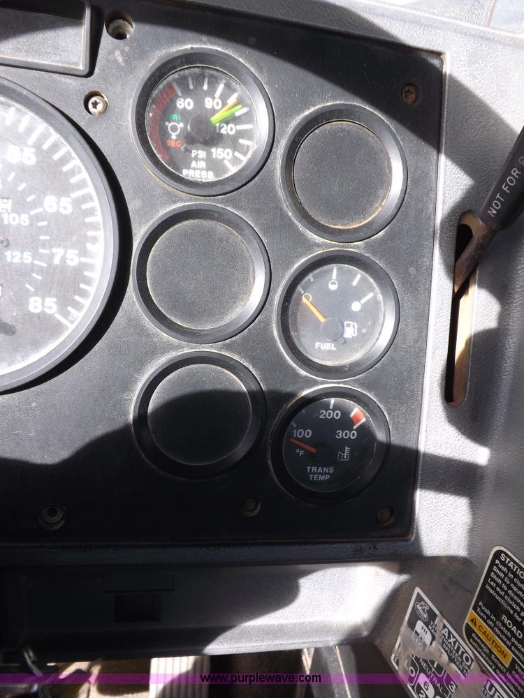 image for item F6399 1999 Mack CH613 semi truck