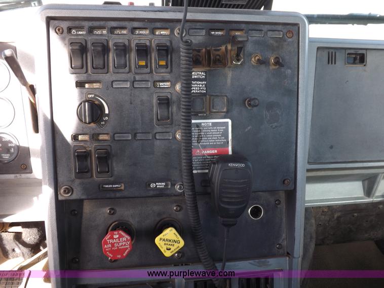 image for item F6399 1999 Mack CH613 semi truck