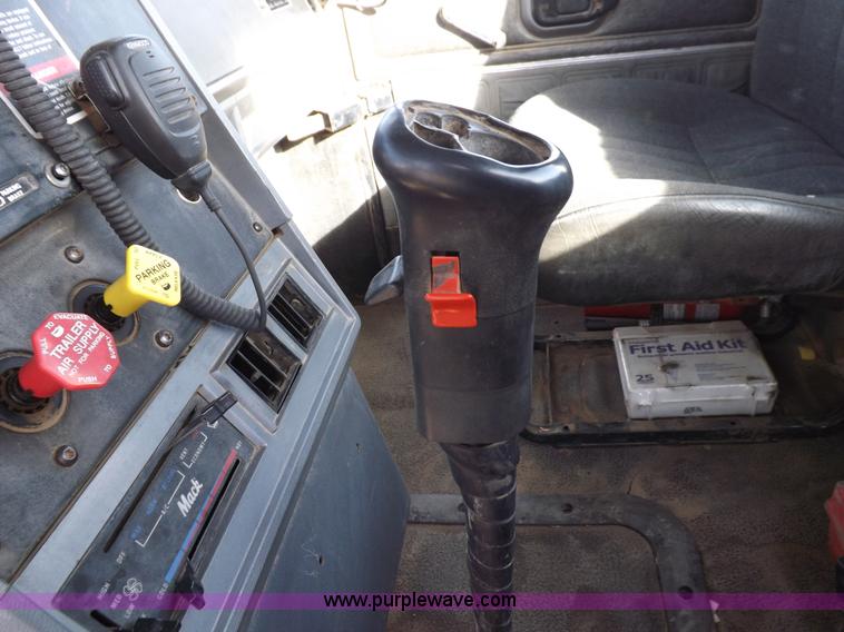 image for item F6399 1999 Mack CH613 semi truck