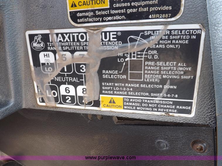 image for item F6399 1999 Mack CH613 semi truck