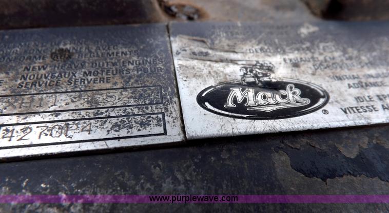 image for item F6399 1999 Mack CH613 semi truck