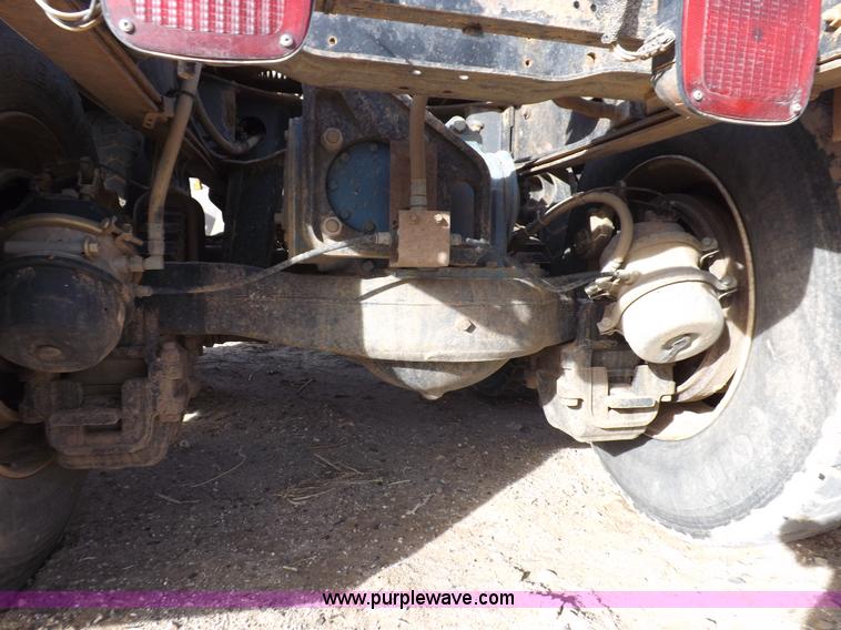 image for item F6399 1999 Mack CH613 semi truck