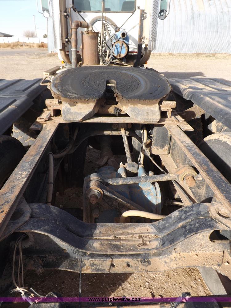 image for item F6399 1999 Mack CH613 semi truck