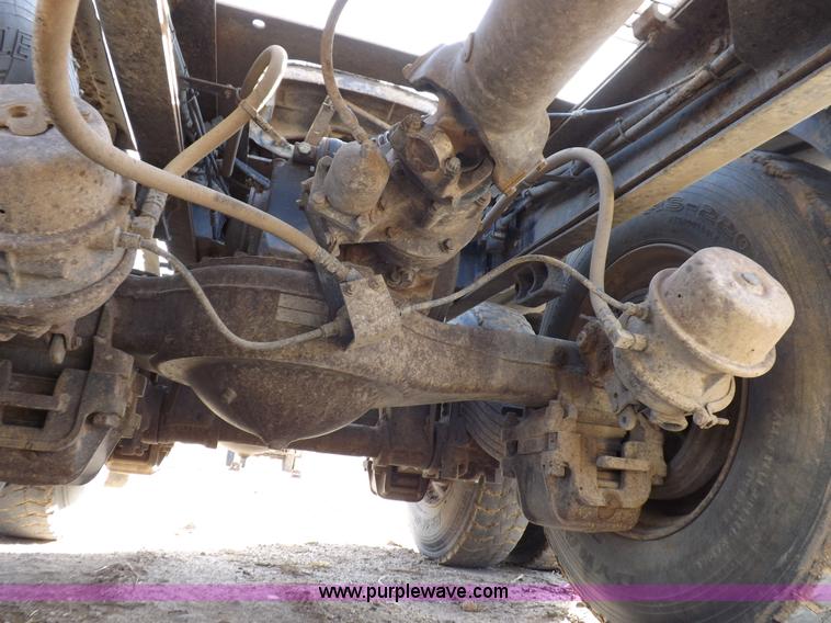 image for item F6399 1999 Mack CH613 semi truck