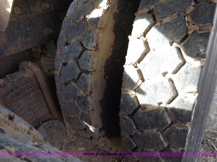 image for item F6399 1999 Mack CH613 semi truck