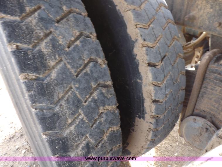 image for item F6399 1999 Mack CH613 semi truck