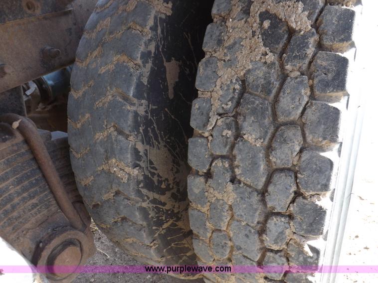 image for item F6399 1999 Mack CH613 semi truck