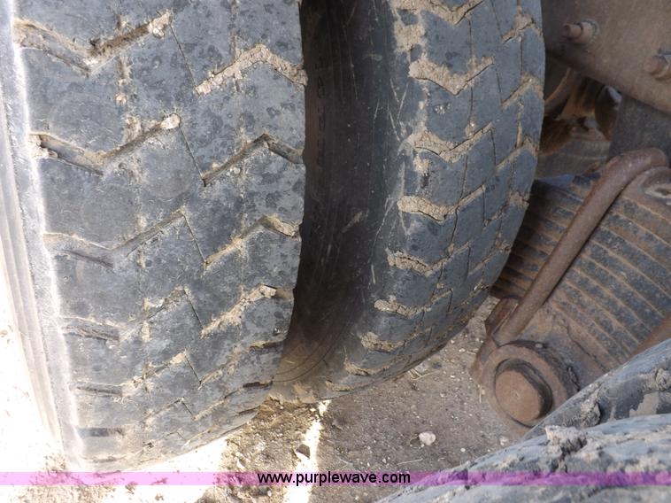 image for item F6399 1999 Mack CH613 semi truck