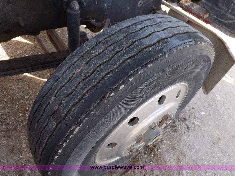 image for item F6399 1999 Mack CH613 semi truck