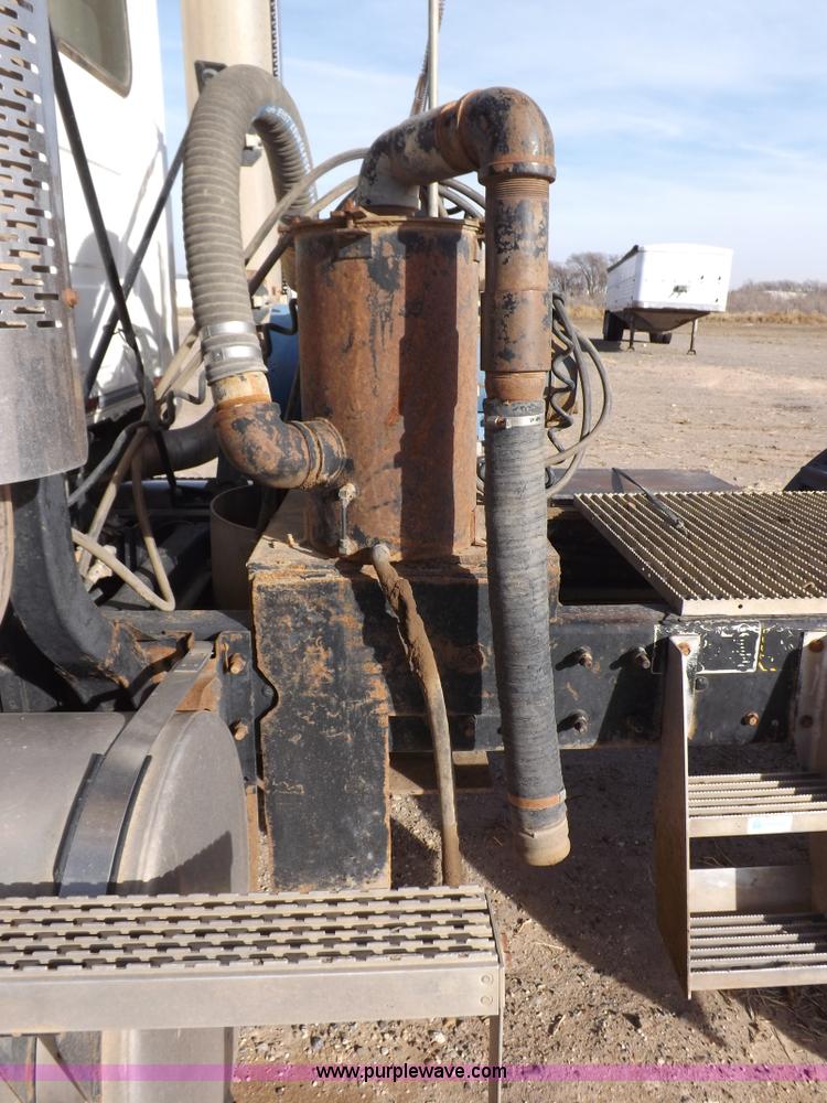 image for item F6399 1999 Mack CH613 semi truck