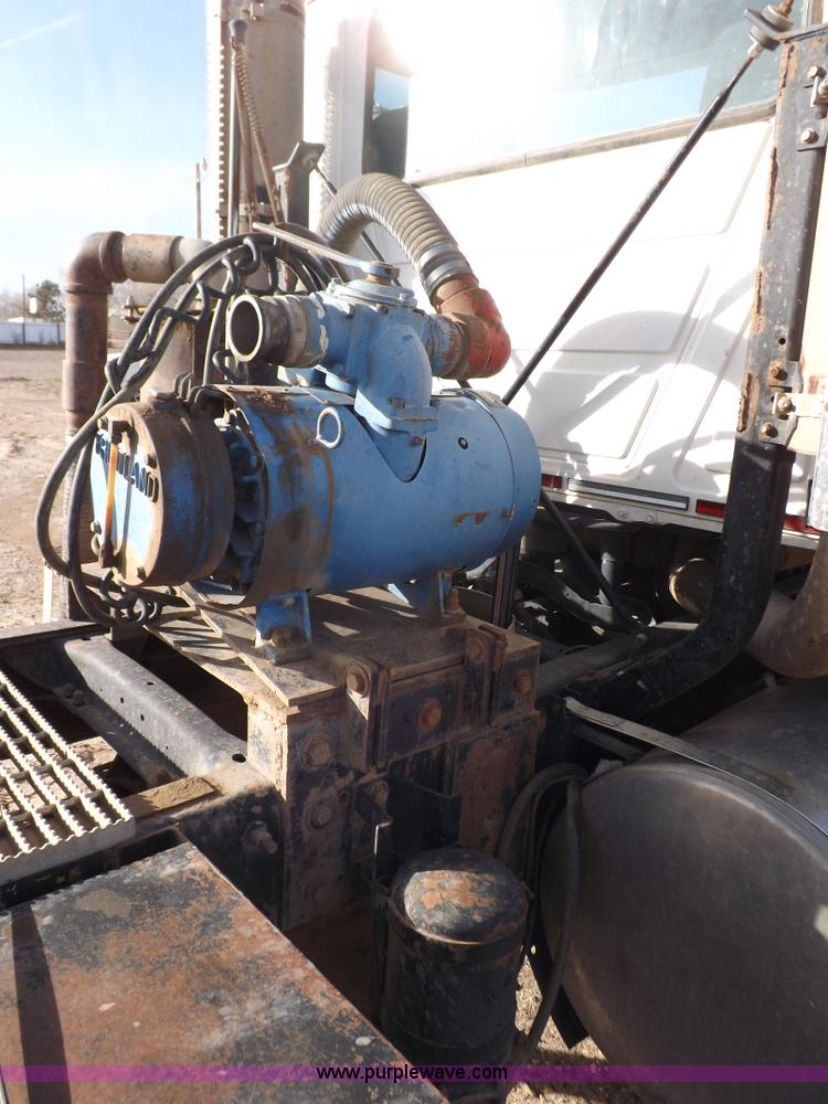 image for item F6399 1999 Mack CH613 semi truck