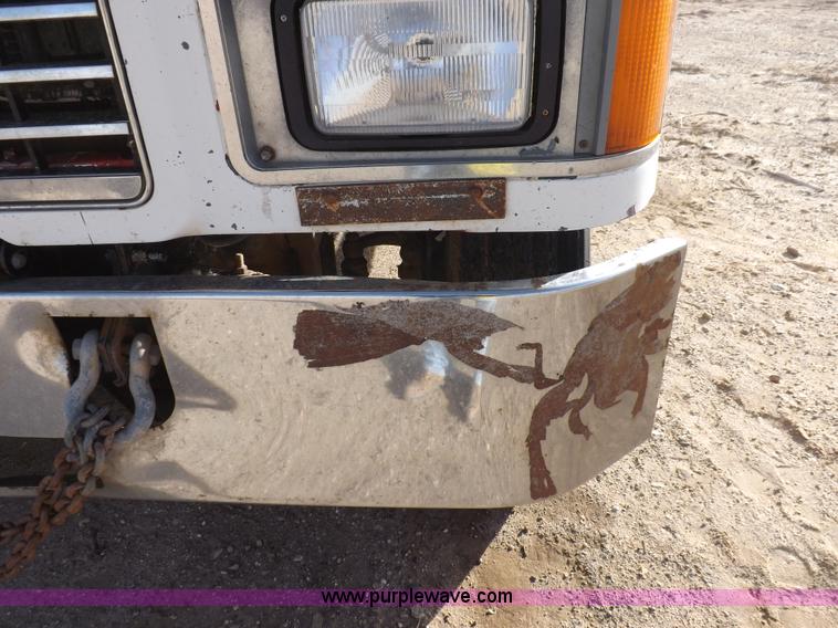 image for item F6399 1999 Mack CH613 semi truck