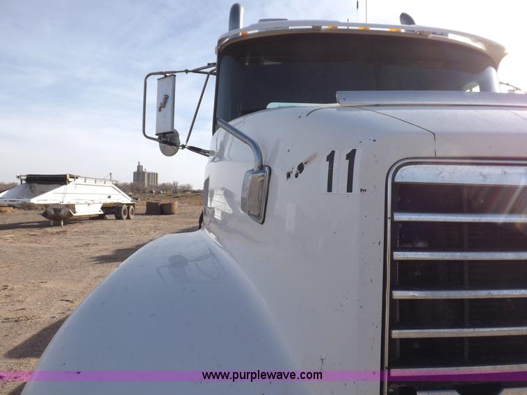 image for item F6399 1999 Mack CH613 semi truck