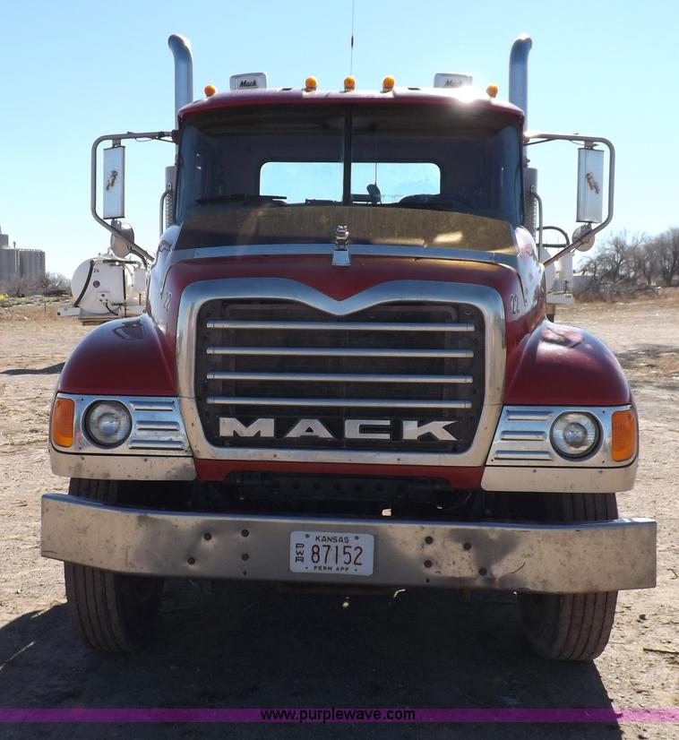 image for item F6403 2003 Mack Granite semi truck