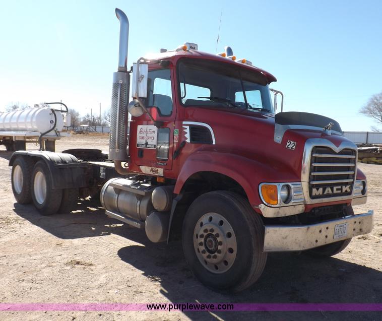 image for item F6403 2003 Mack Granite semi truck