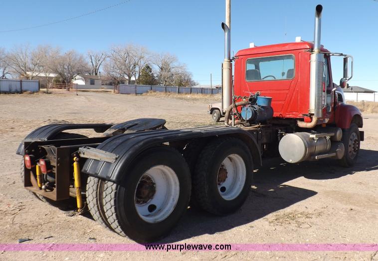 image for item F6403 2003 Mack Granite semi truck