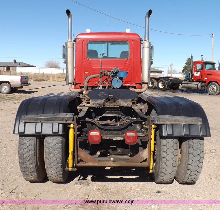 image for item F6403 2003 Mack Granite semi truck