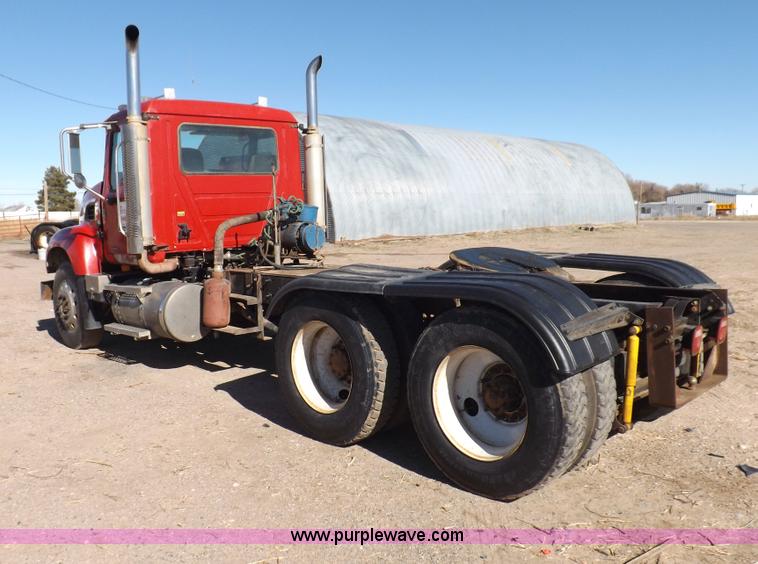 image for item F6403 2003 Mack Granite semi truck