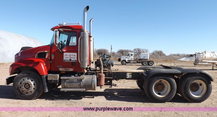 image for item F6403 2003 Mack Granite semi truck