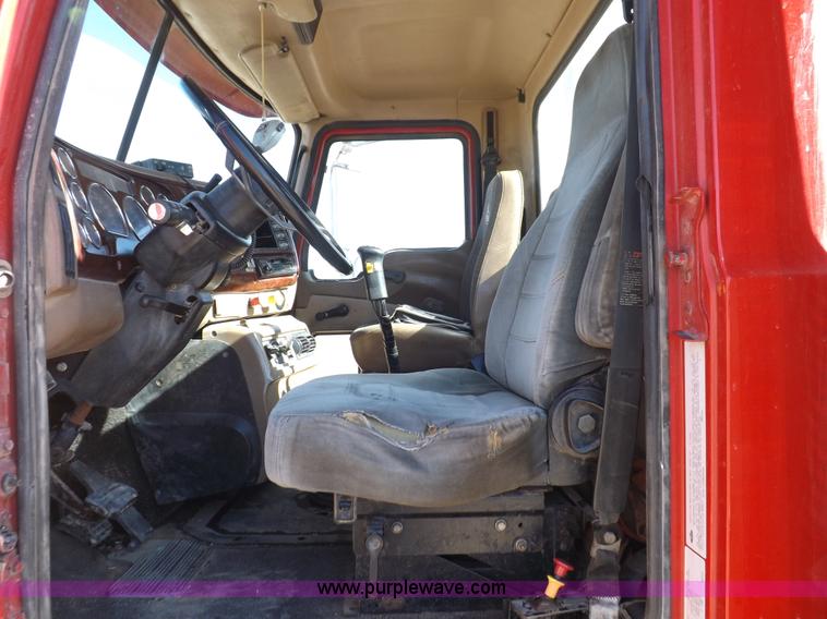 image for item F6403 2003 Mack Granite semi truck