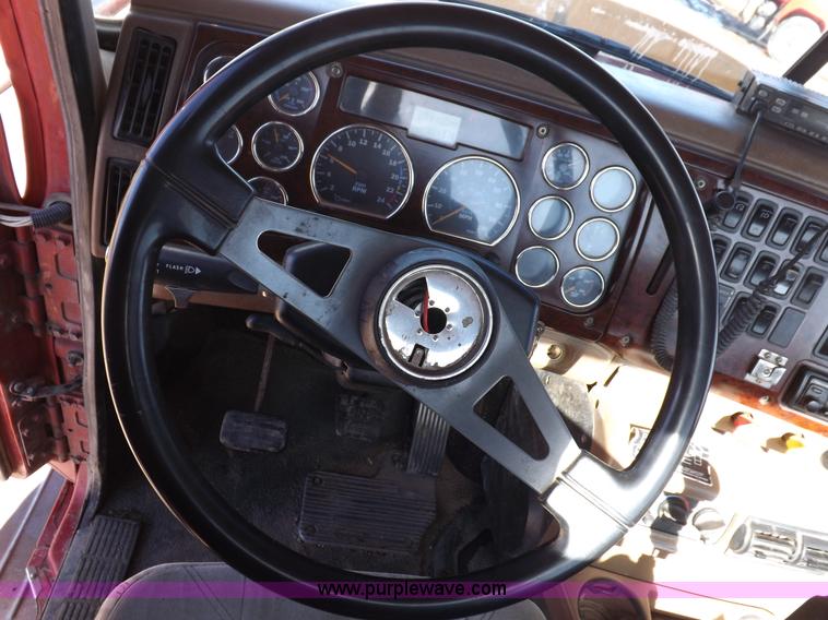 image for item F6403 2003 Mack Granite semi truck