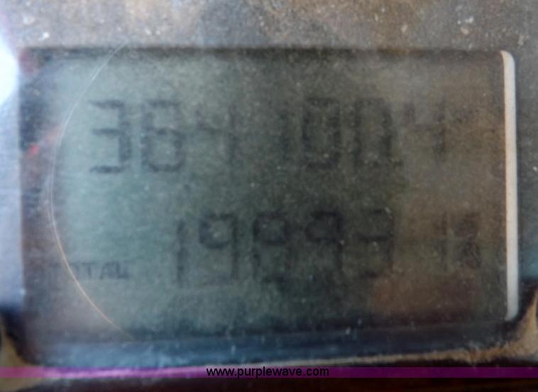 image for item F6403 2003 Mack Granite semi truck