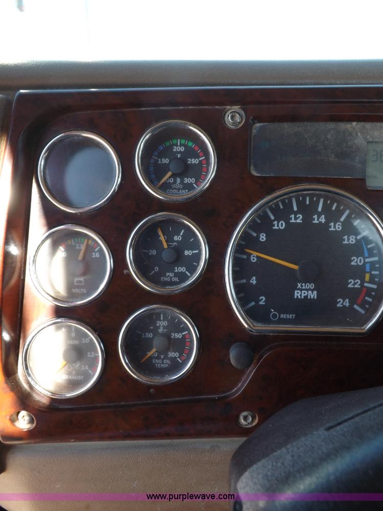 image for item F6403 2003 Mack Granite semi truck