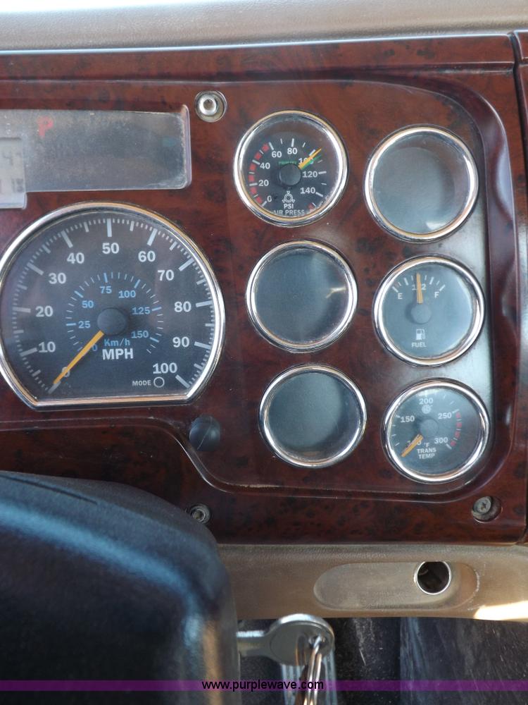 image for item F6403 2003 Mack Granite semi truck