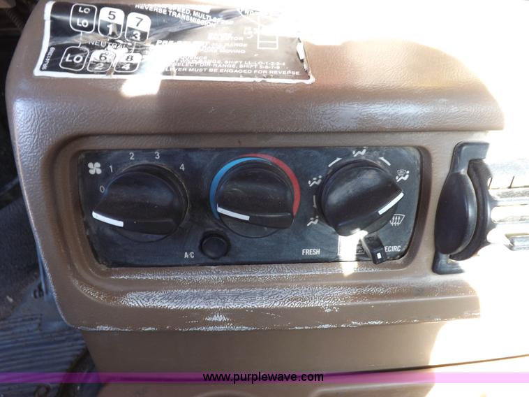 image for item F6403 2003 Mack Granite semi truck