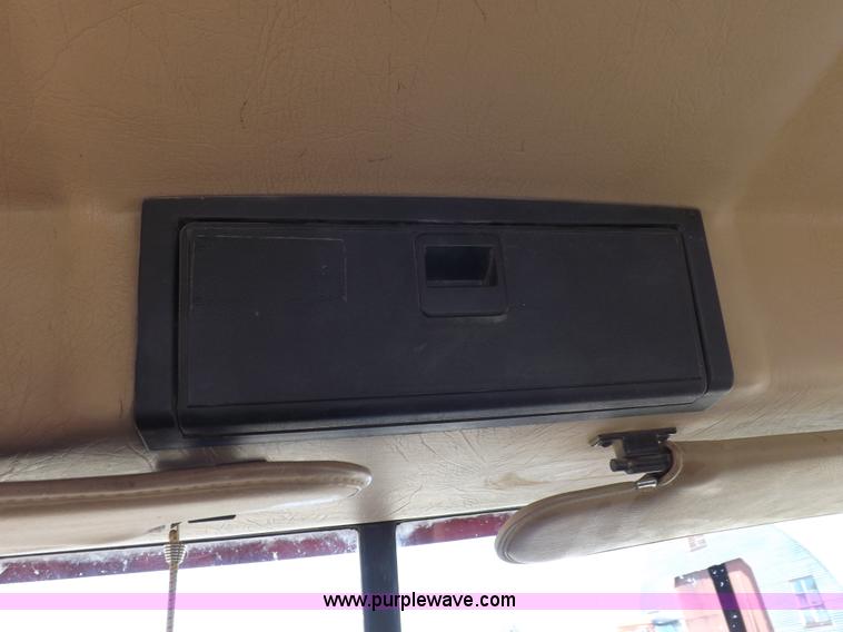 image for item F6403 2003 Mack Granite semi truck