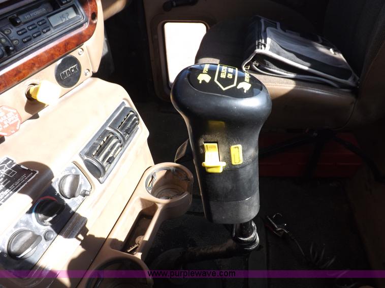 image for item F6403 2003 Mack Granite semi truck