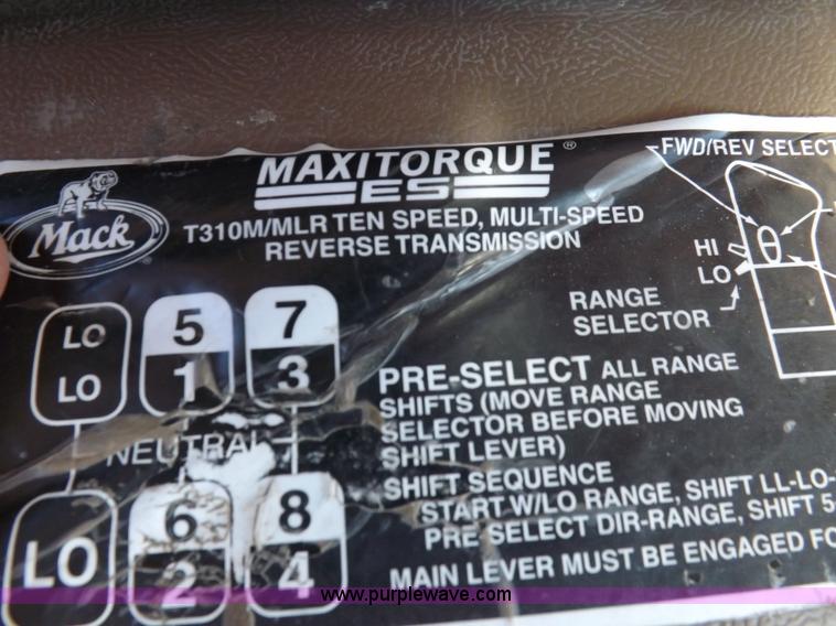 image for item F6403 2003 Mack Granite semi truck