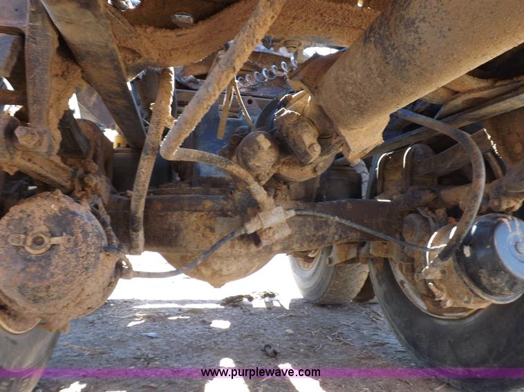 image for item F6403 2003 Mack Granite semi truck