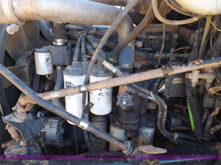 image for item F6403 2003 Mack Granite semi truck