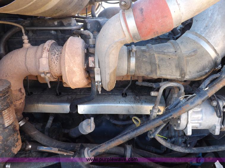 image for item F6403 2003 Mack Granite semi truck