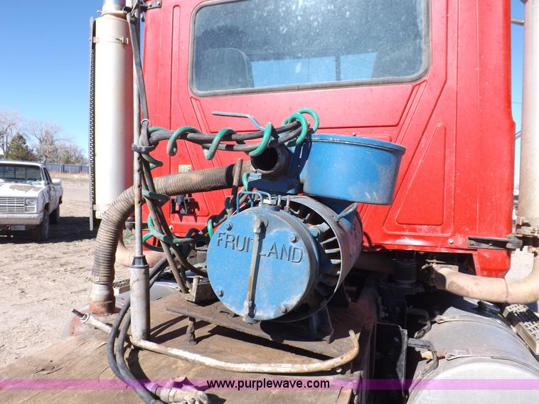 image for item F6403 2003 Mack Granite semi truck