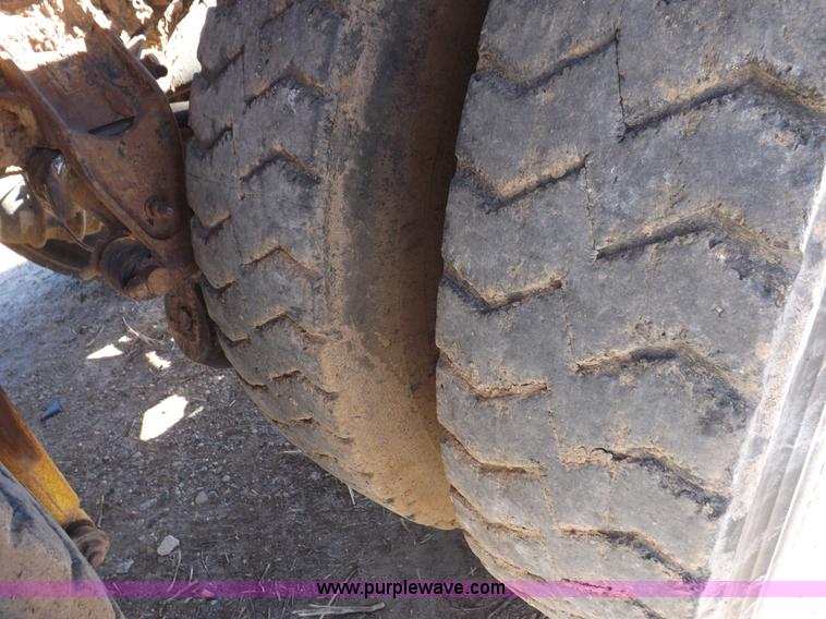 image for item F6403 2003 Mack Granite semi truck