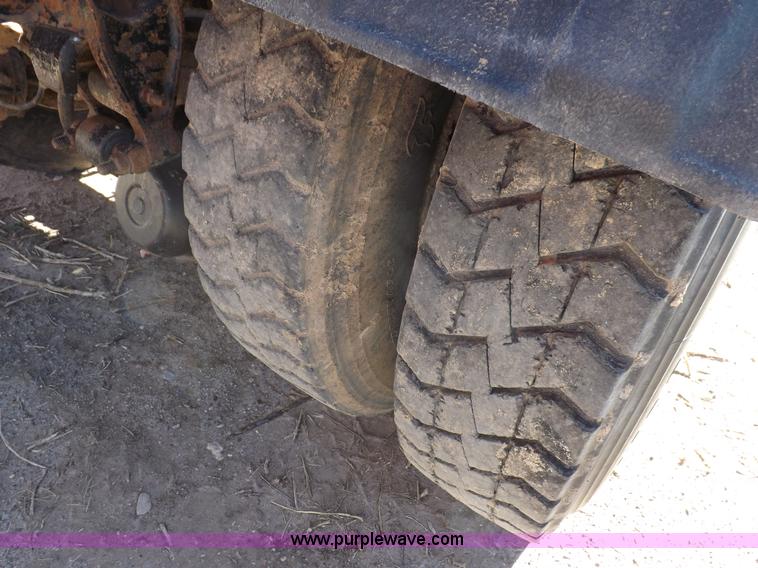 image for item F6403 2003 Mack Granite semi truck