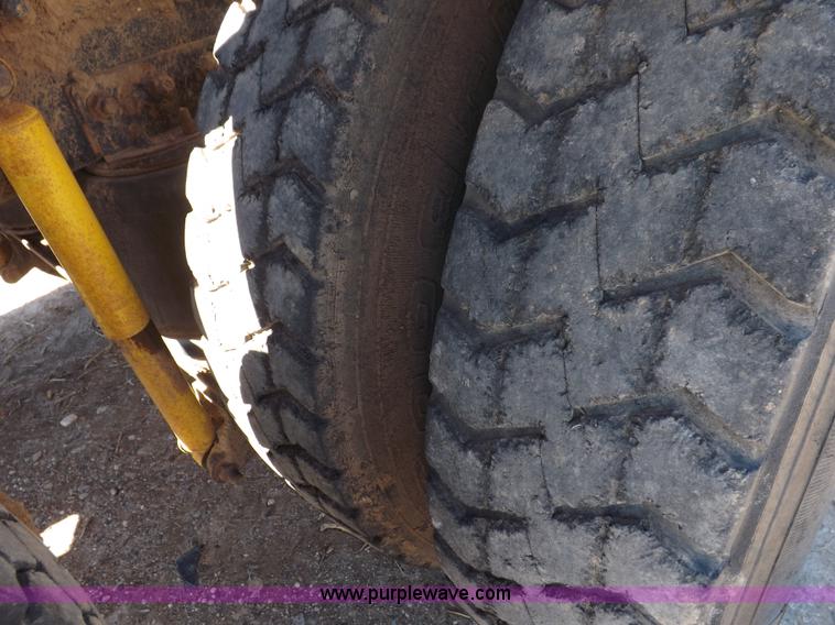 image for item F6403 2003 Mack Granite semi truck