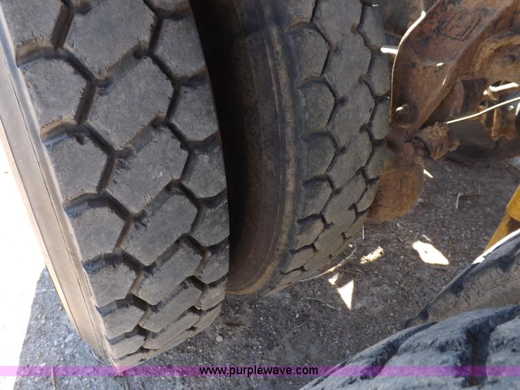 image for item F6403 2003 Mack Granite semi truck