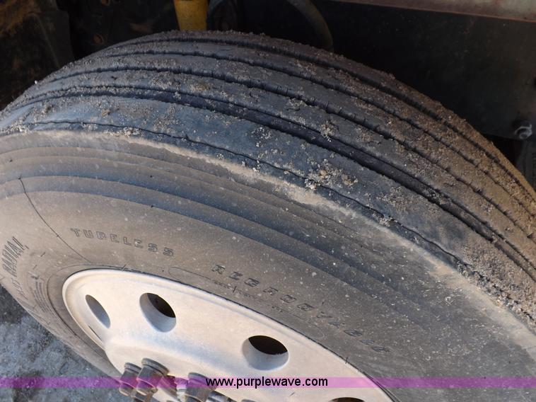 image for item F6403 2003 Mack Granite semi truck