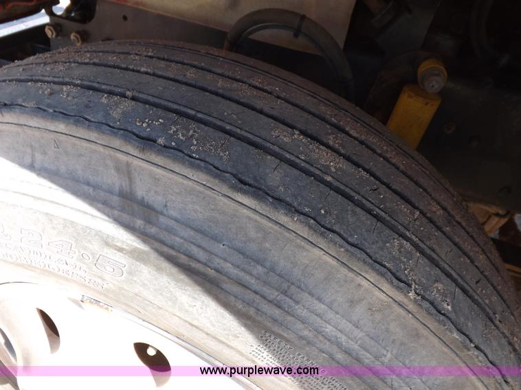 image for item F6403 2003 Mack Granite semi truck