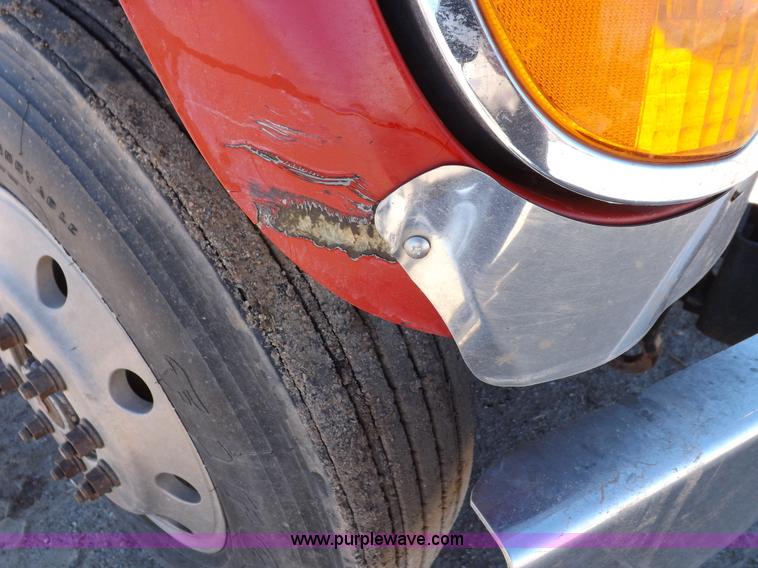 image for item F6403 2003 Mack Granite semi truck