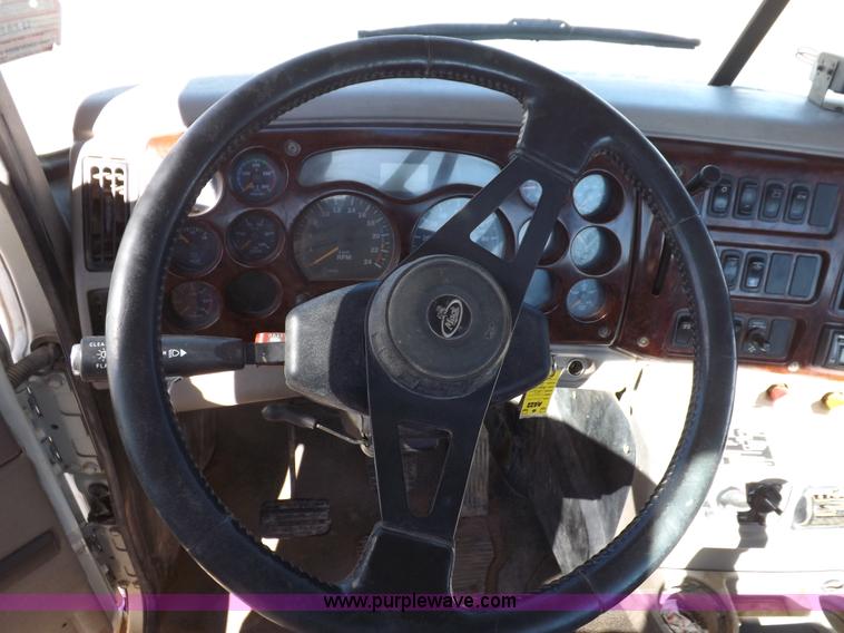 image for item F6404 2006 Mack CH613 semi truck