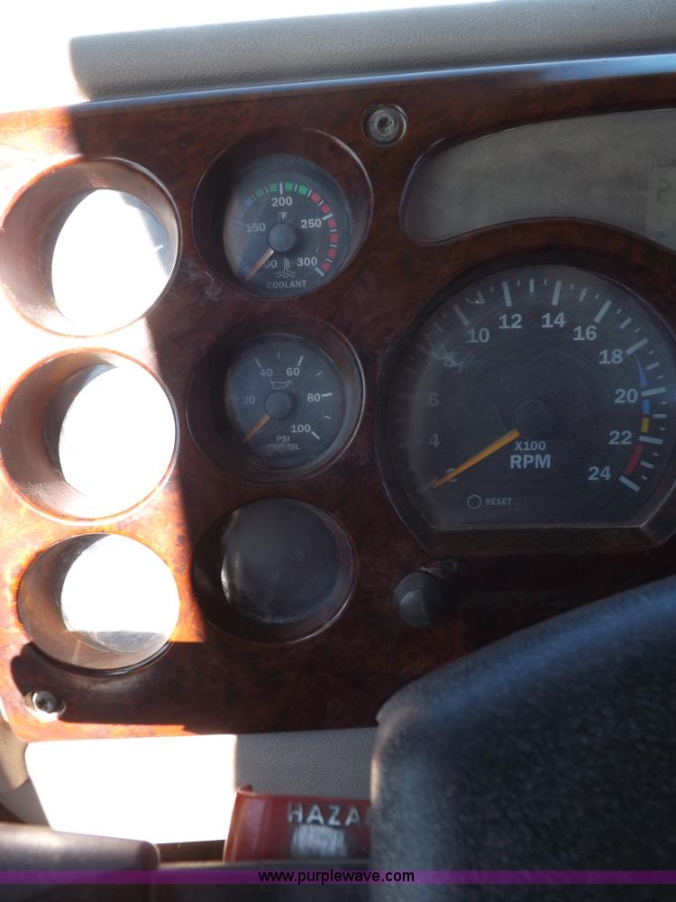 image for item F6404 2006 Mack CH613 semi truck